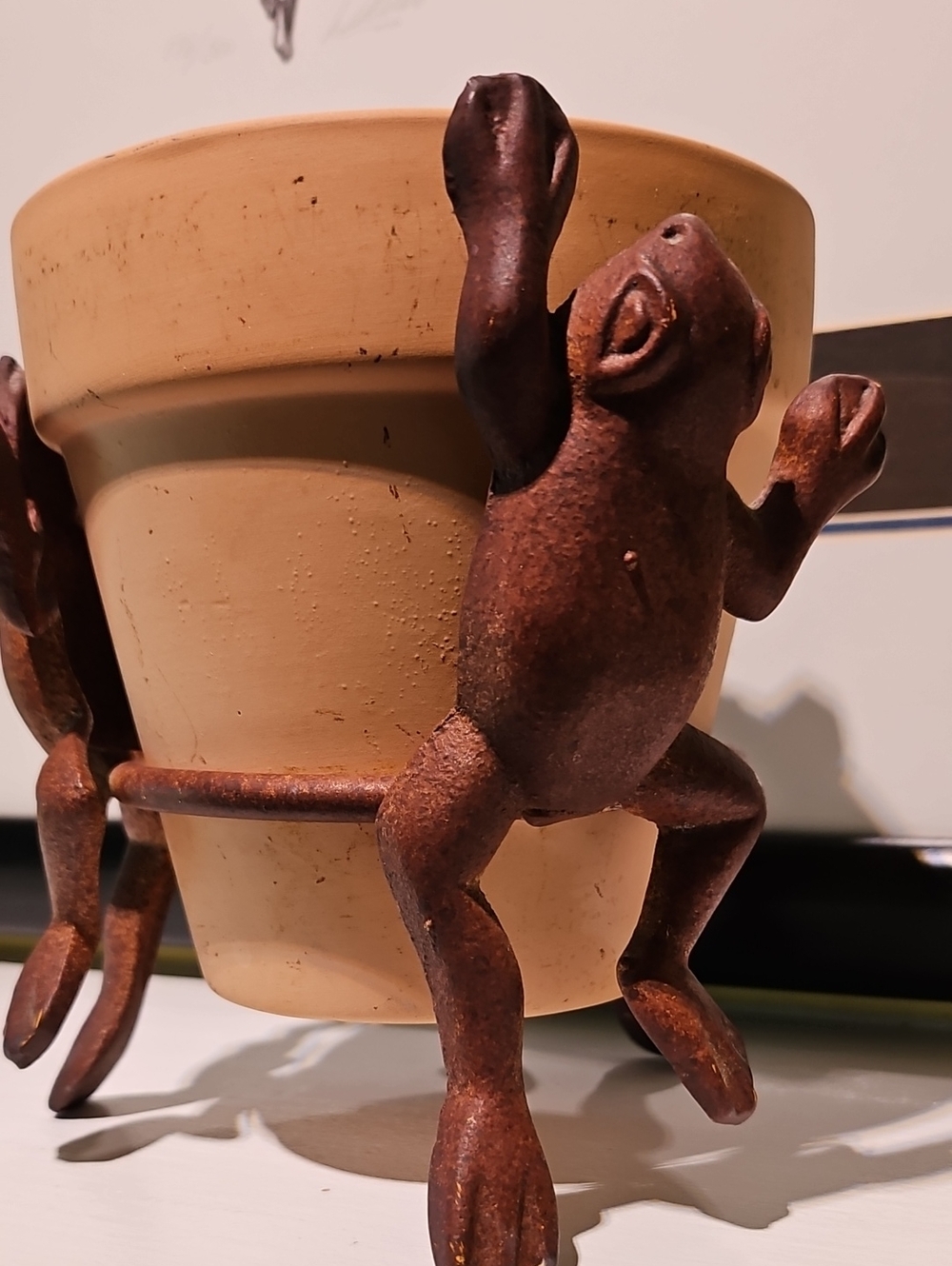 Cast Iron 3 Frog Potholder.